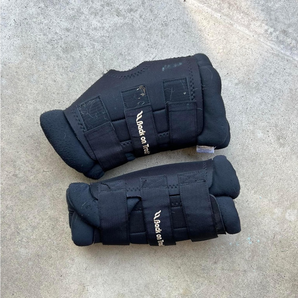 Back on Track Hock boots
